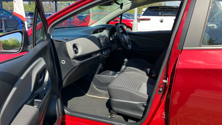 Toyota Yaris 1.5 VVT-i Icon Tech 5dr Petrol Hatchback